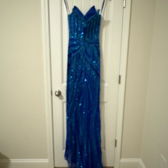 Ashley Lauren prom dress, size 10, slit on side - Picture 4 of 15